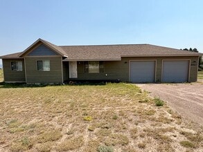 Building Photo - 6963 Green Meadow Dr