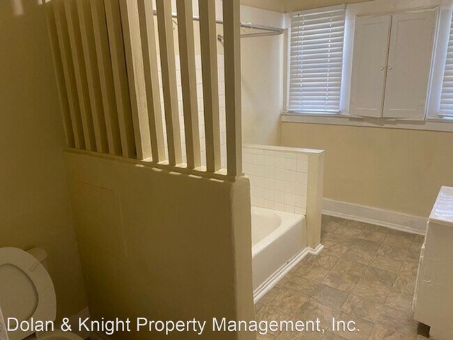 Building Photo - Studio, 1.5 bath House - 1255 S. Glendale ...