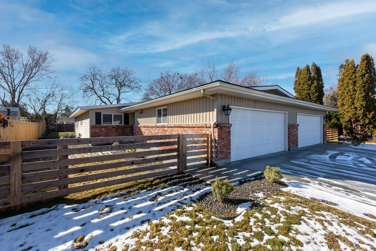 Foto principal - 8561 W Goddard Rd