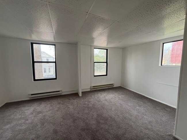 Photo - 1028 E 5th St Apartment