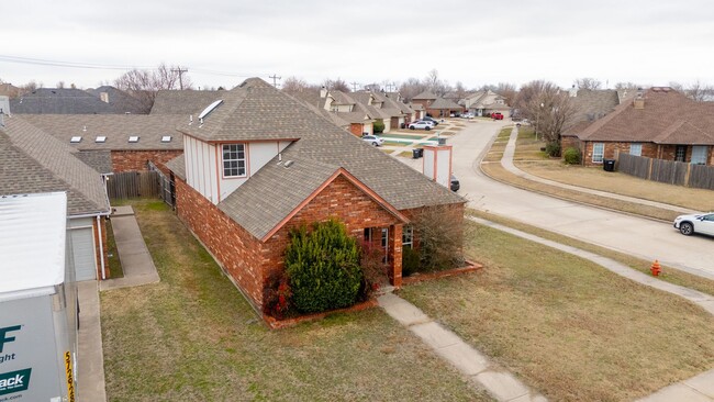 Building Photo - Rent to Own Available in Moore, Ok!