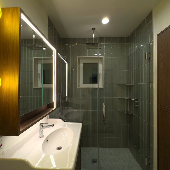 Foto del edificio - 5346 W Montrose Ave
