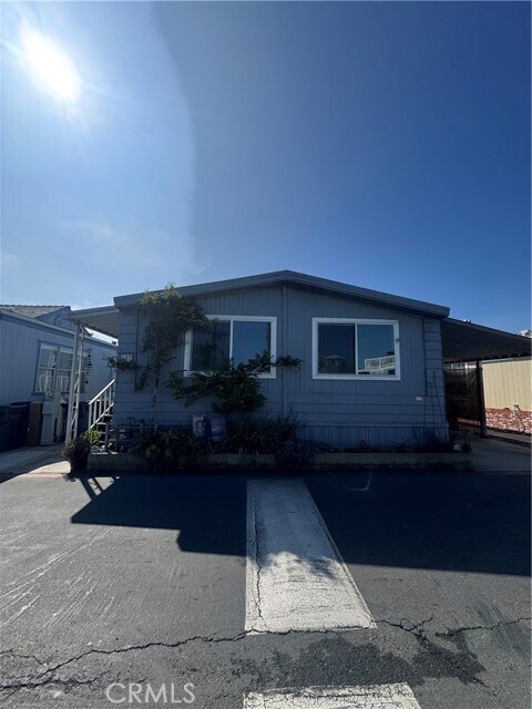 Foto del edificio - 21851 Newland St