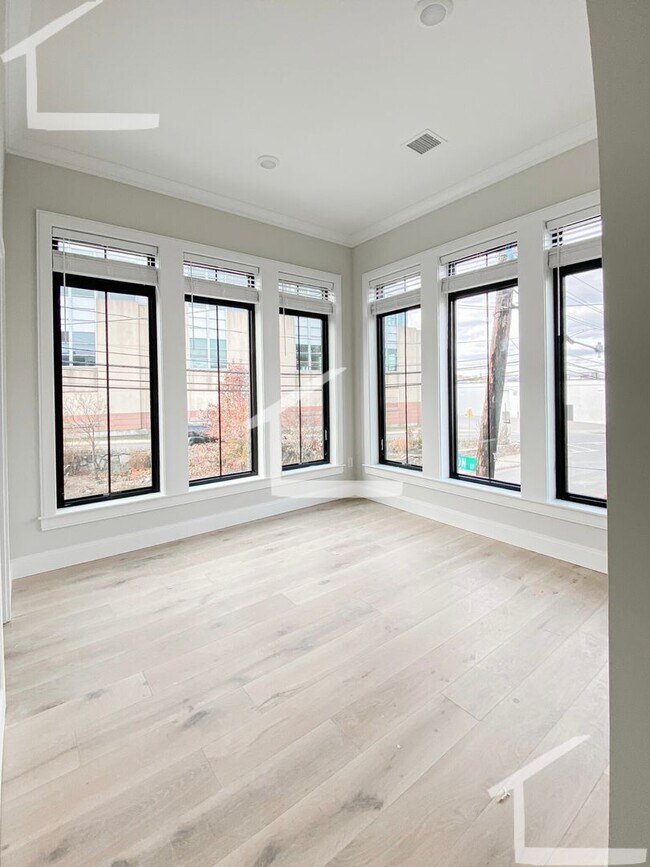 Foto del edificio - Amazing 2 Bed 2 Bath available 9/1!