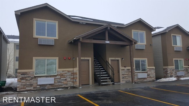 Foto del edificio - 896 Everett Pl