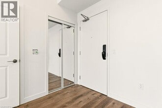 Building Photo - 461 Green Rd