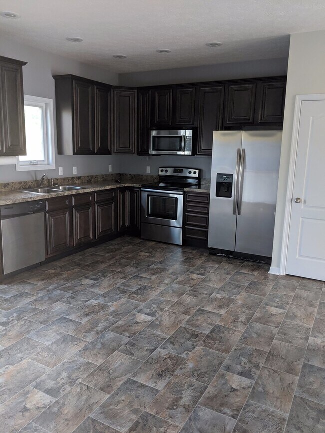 Foto del edificio - Luxury End-Unit Townhome in Cedar Point, North Harrisonburg!