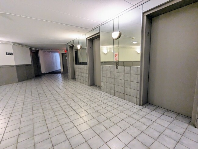 Building Photo - 1 Renaissance Pl