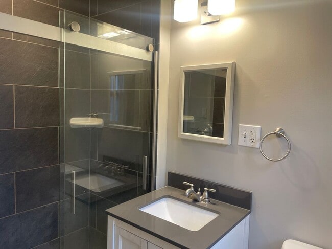 Foto del edificio - 7902 Garland Ave