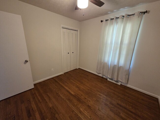 Foto del edificio - College Park Subdivision - 4-5 BR Single Family Home