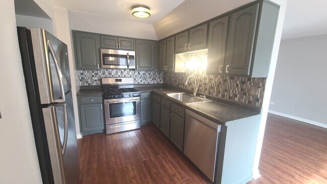 Foto del edificio - 5739 W 129th St