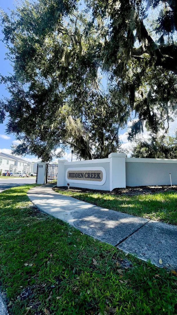 Beautifully Updated 3-Bedroom Townhouse in... - Beautifully Updated 3-Bedroom Townhouse in...