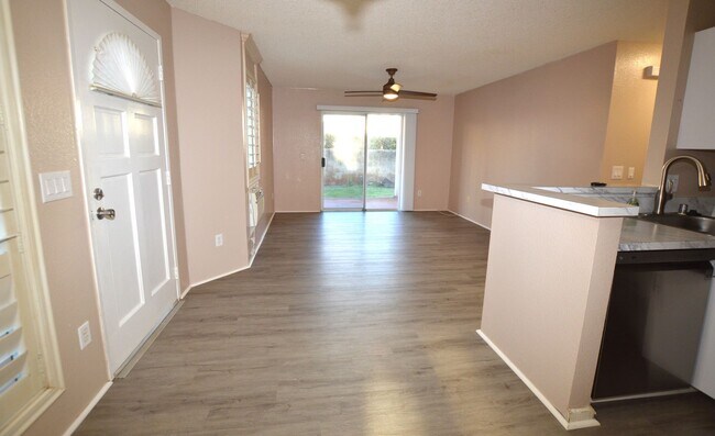 Foto del edificio - Parkview at Waikele - Ground floor Townhouse 2 bedrooms, 2 baths with 2 parking Avail 2/1/25