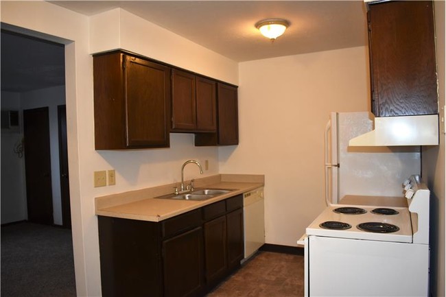 Building Photo - 230 Hallock Ave