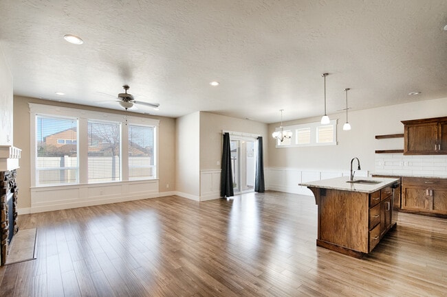 Foto del edificio - 4640 W Shirdale Ct