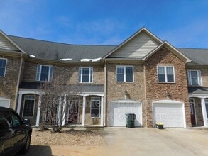 Building Photo - 20 Enchanted View Cir