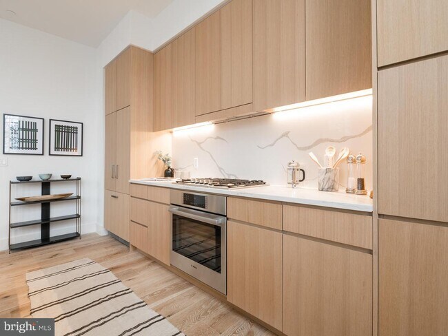 Foto del edificio - 1324 E Street SE-211