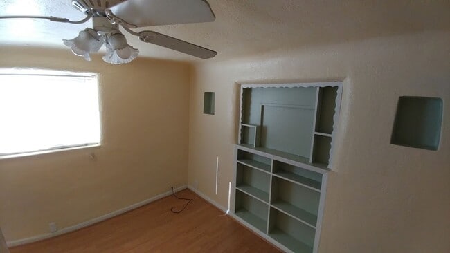 Building Photo - Updated North Downtown 2/bd 1/ba
