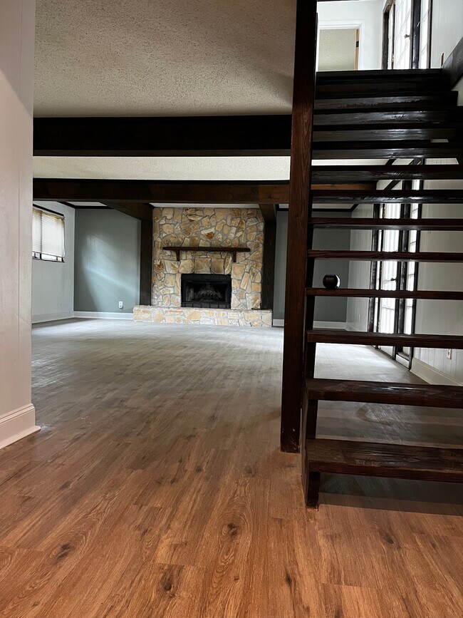 Foto del edificio - 6650 Zeigler Blvd