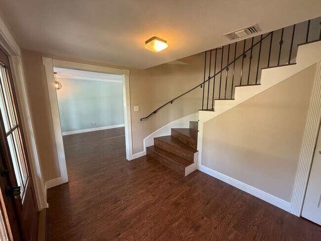 Foto del edificio - Gulf Breeze - Proper - 5 bedroom, 3.5 bathroom with pool and lawn care included