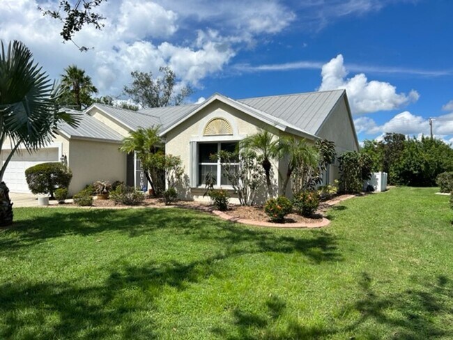 Building Photo - WELCOME TO HARBOUR OAKS! Annual rental in ...