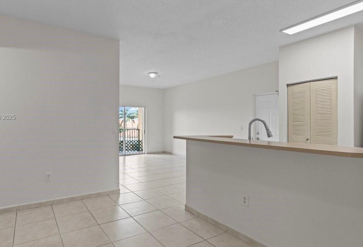 Foto del edificio - 7280 NW 114th Ave