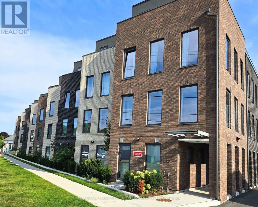 Photo principale - 325 University Ave W