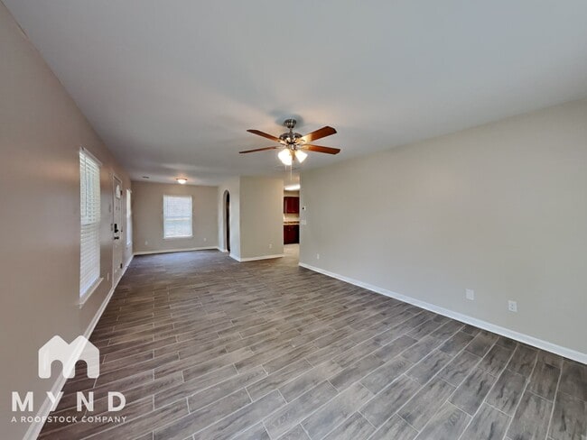 Foto del edificio - 5581 Ricky Ln