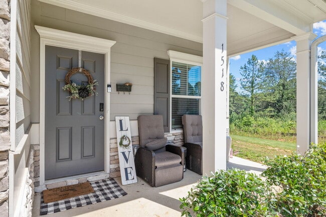 Building Photo - 1518 Valley Brook Dr SW