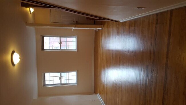 Building Photo - 533 N 33rd St