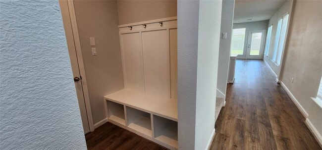 Building Photo - 209 Banyon Dr