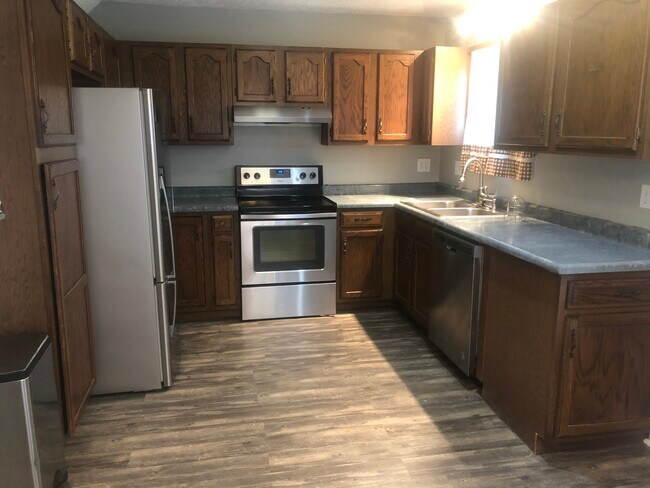 Kitchen - 38 Baytree Dr