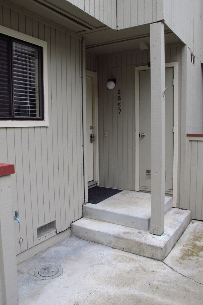 Building Photo - 2557 Westberry Dr