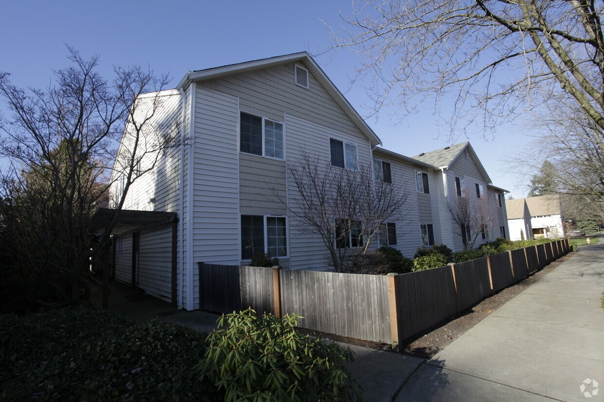 Building Photo - 1255 NE 152nd St