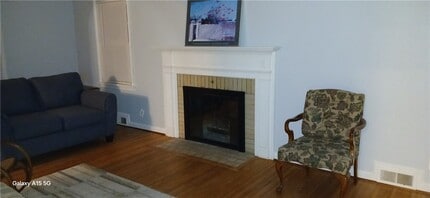 Building Photo - 183 Thorncliffe Dr