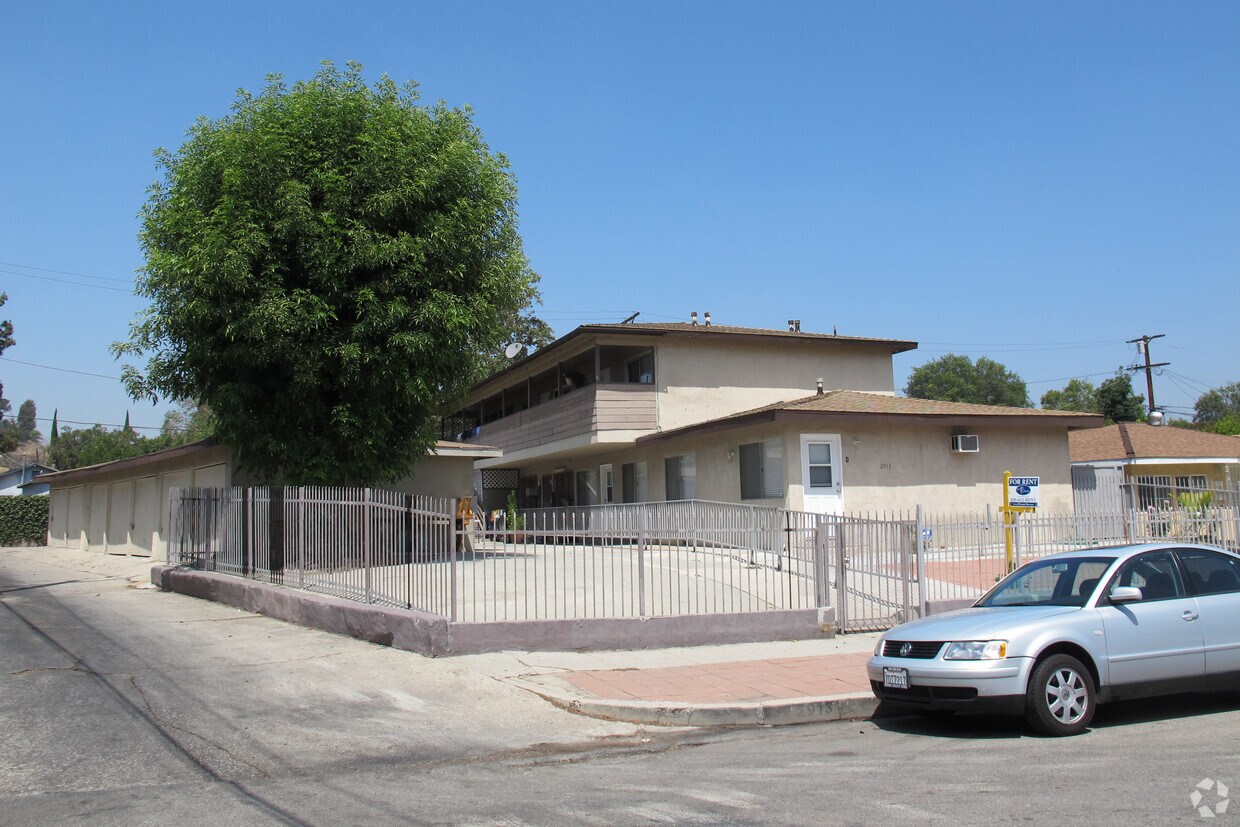 Primary Photo - 2913 Covina St