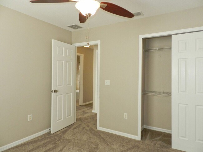 Building Photo - Quality Townhome In Convenient Location!