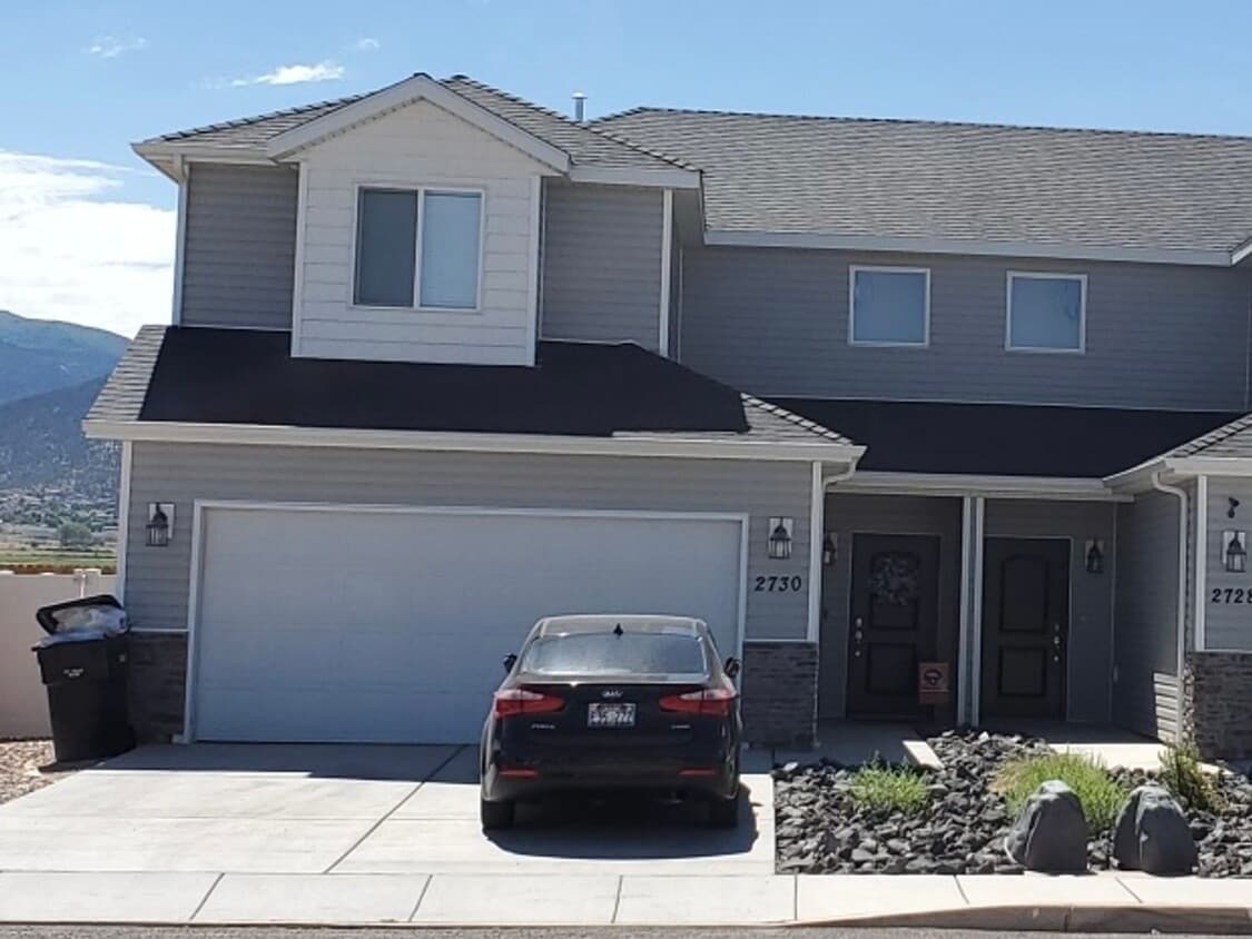 Primary Photo - Adorable 3-Bedroom Townhome with 2-Car Gar...