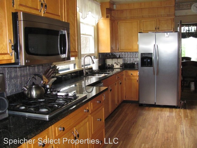 Building Photo - 5 br, 2.5 bath House - 451 Orchard Street