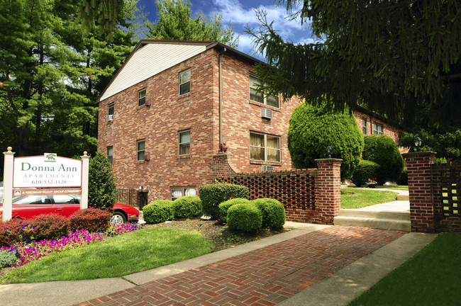 Building Photo - Donna Ann Apartments