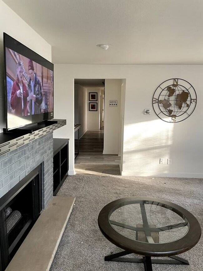 Foto del edificio - 922-940 Oak Street-SI ID1253107P