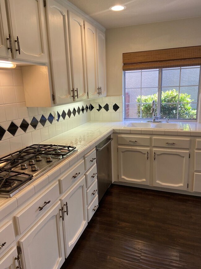 Foto del edificio - American River Canyon Folsom - 3 Bdrm, 3 Bath in gated community