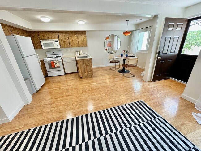 Foto del edificio - 32 Elderwood Dr