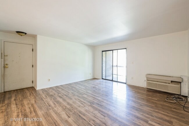 Building Photo - 568 Somerset Ln
