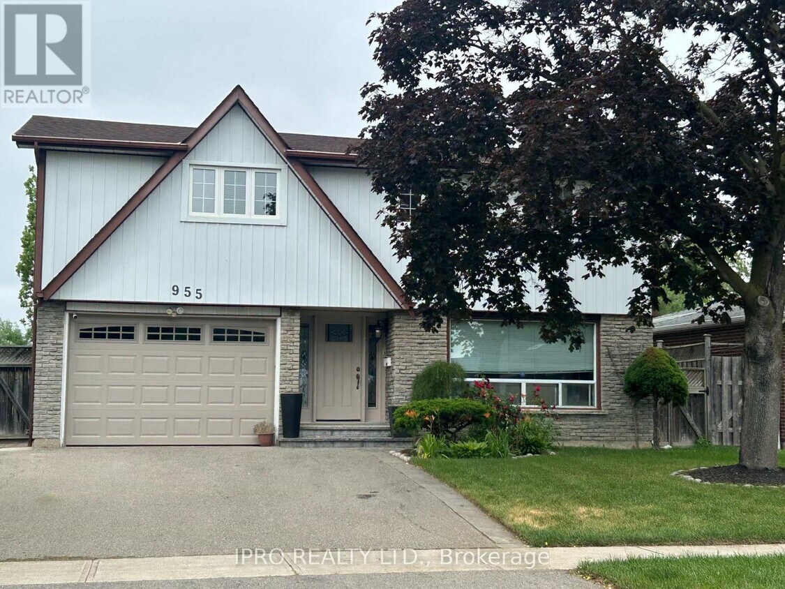Primary Photo - 955 Forestwood Dr