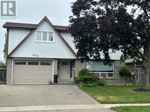 Building Photo - 955 Forestwood Dr