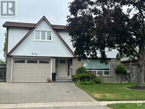 Building Photo - 955 Forestwood Dr