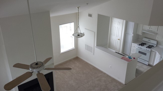 Foto del edificio - 8215 Peridot Dr