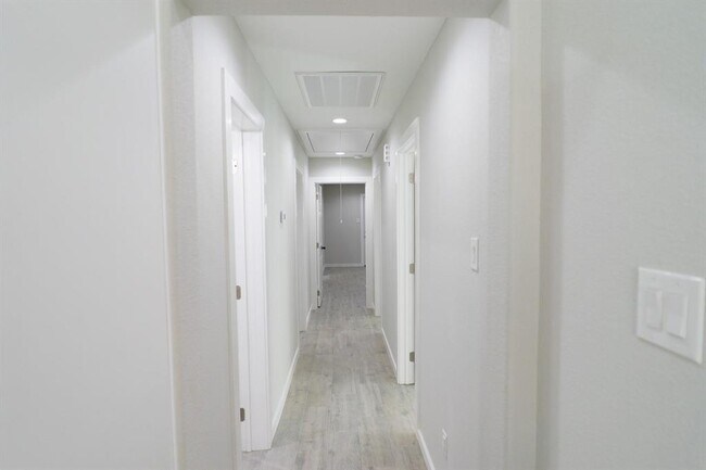Foto del edificio - 308 S 12th St