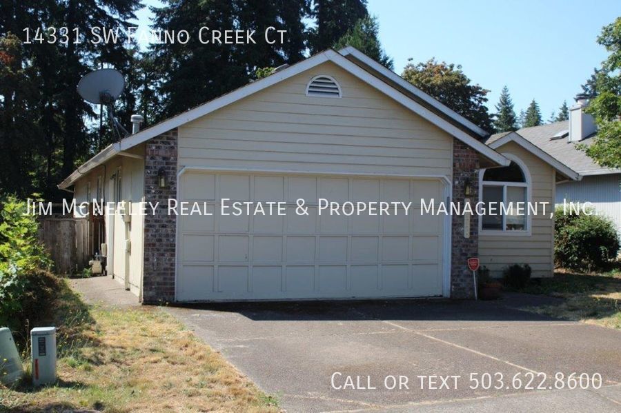 Foto principal - Great 3 bedroom home in Tigard w/ 2 car ga...